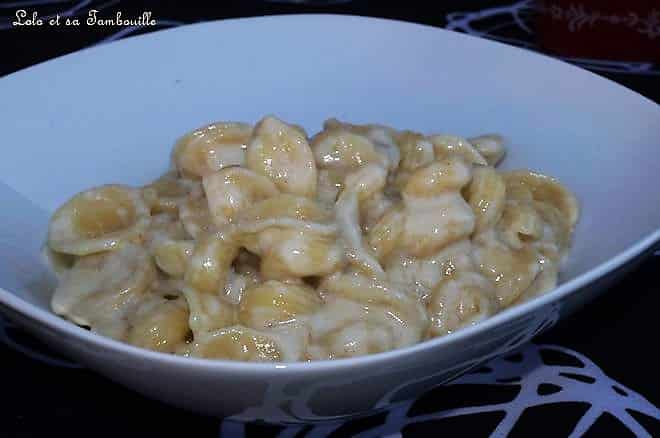 Macaroni au fromage simple et délicieux dans sa casserole