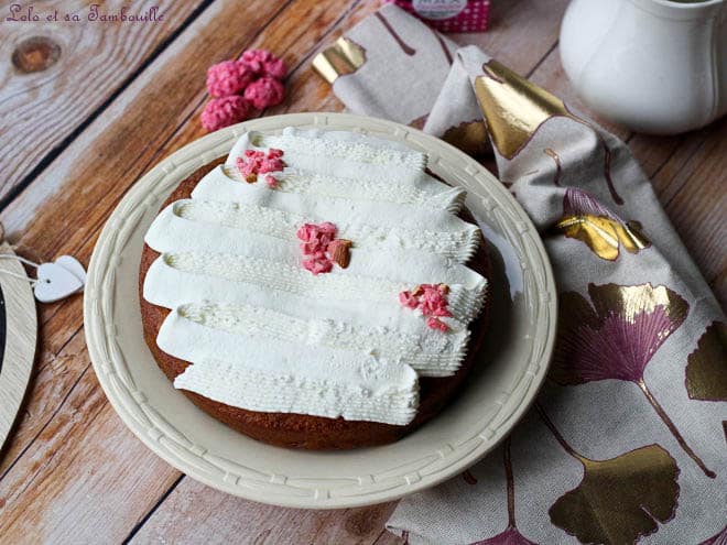 Cake au yaourt, glaçage rose pour 6 personnes - Recettes - Elle à