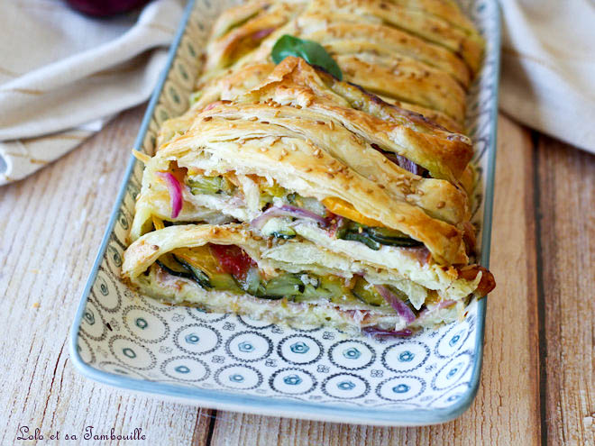 Tresse feuilletée estivale,tresse feuilletée,tresse feuilletée salée,tresse feuilletée provençale,recette tresse feuilletée salée,recette tresse feuilletée,recette tresse feuilletée courgettes tomates bacon,tresse feuilletée courgettes tomates bacon,tresse feuilletée tomates courgettes bacon,tresse feuilletée repas