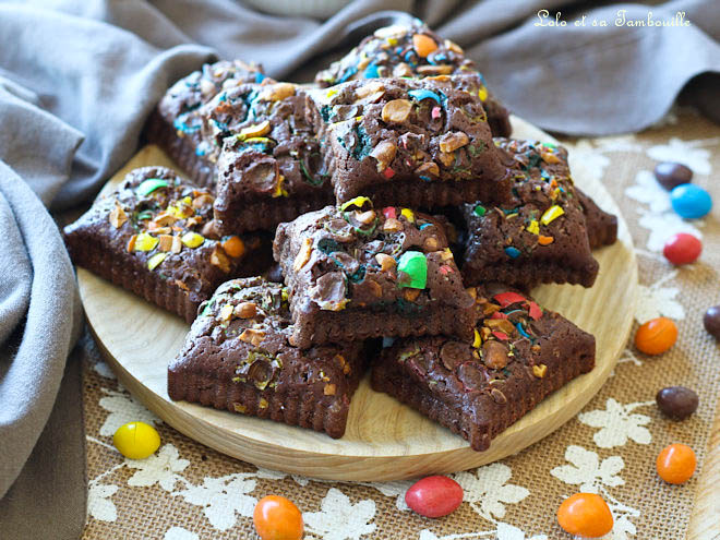 Brownies aux M&M's,brownies aux MM's,dessert aux mms,brownie aux mms,brownies mmm,recette brownies aux MM's,recette brownies mms,recette brownie aux MM's,recette brownie mms,recette avec des MM's,recette avec des mms,recette avec des m&m's,brownies moelleux au chocolat,brownies mms